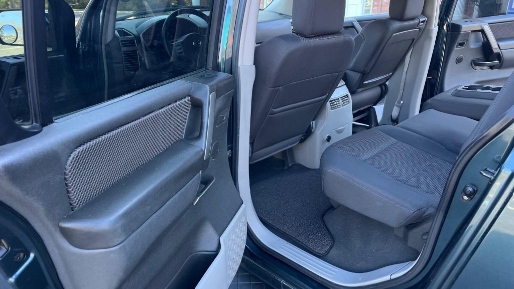2004 Nissan Armada SE - Photo 8