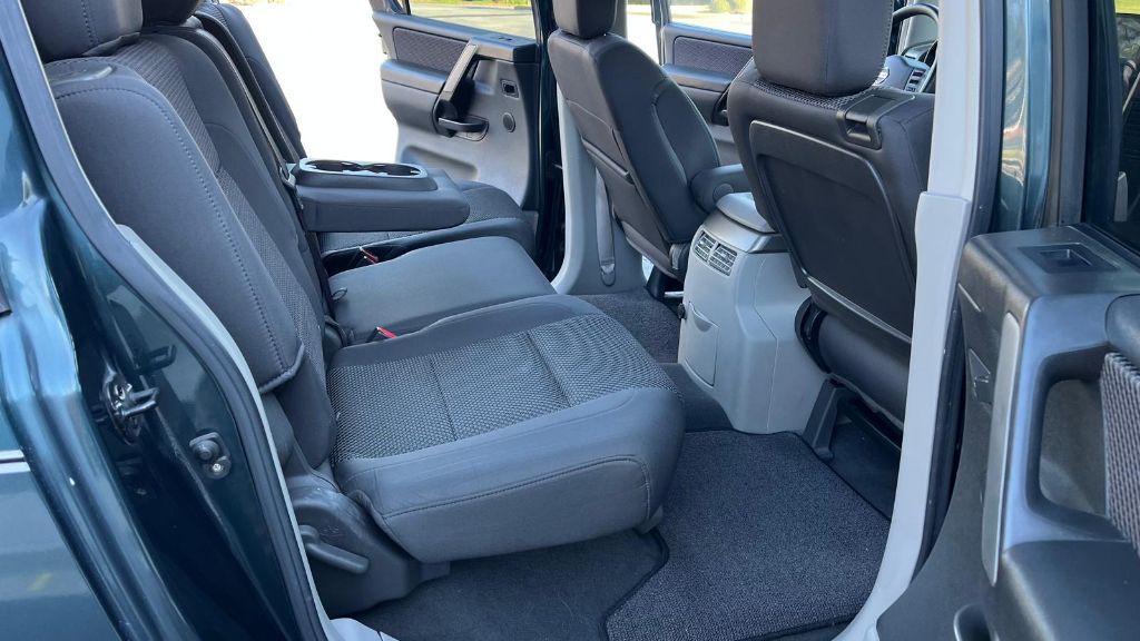 2004 Nissan Armada SE - Photo 10