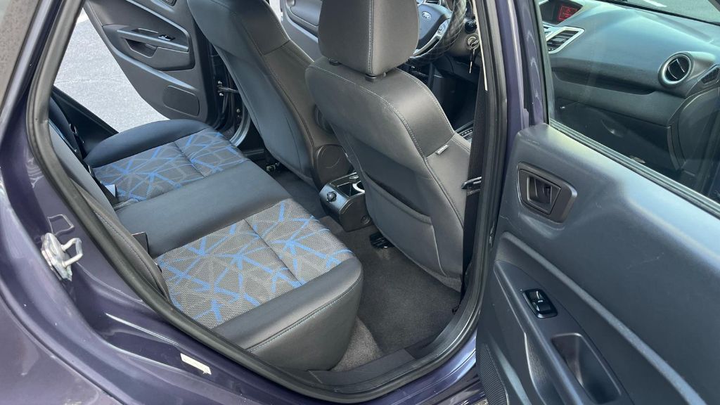 2013 Ford Fiesta SE - Photo 12