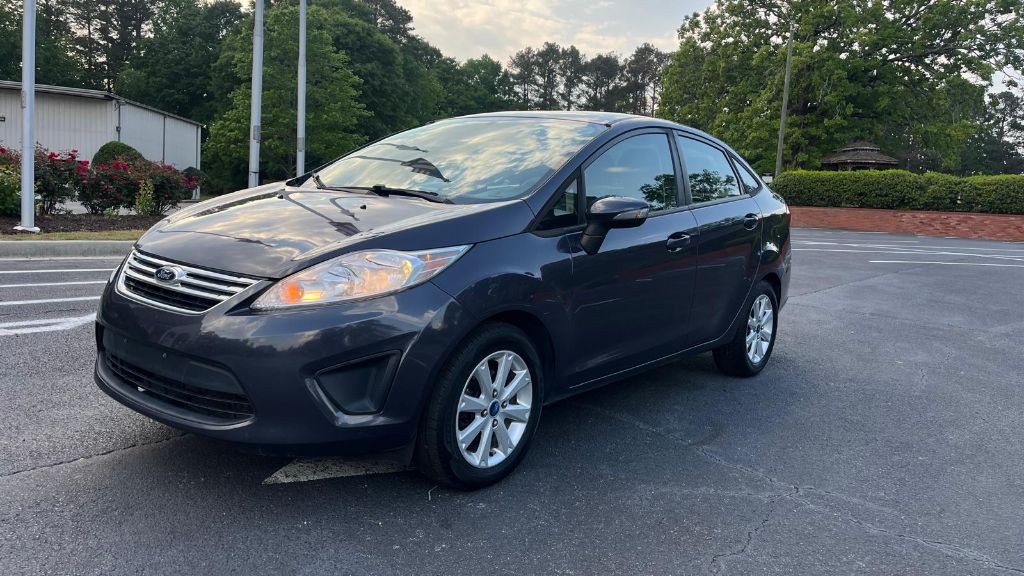2013 Ford Fiesta SE Sedan's photo
