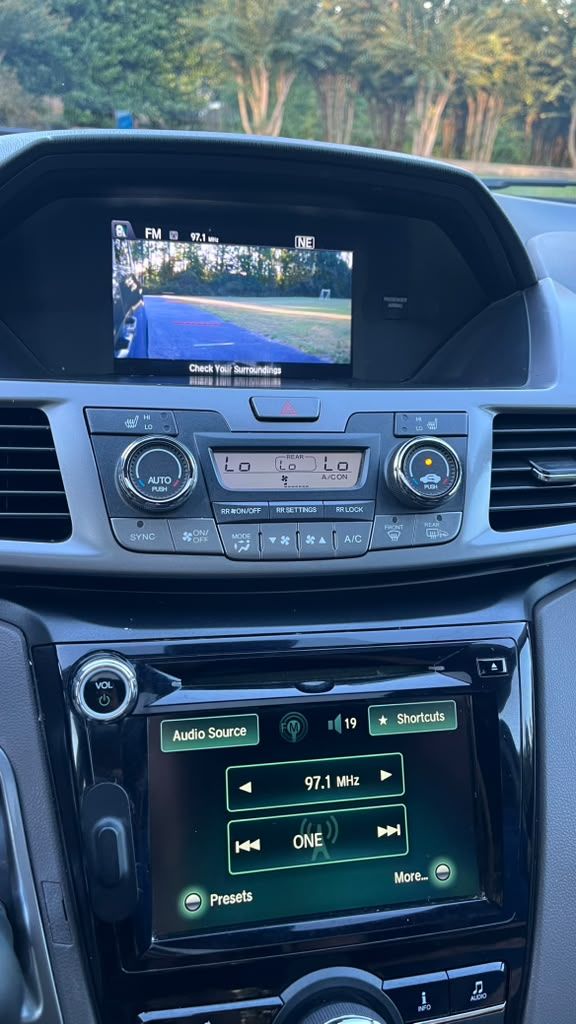 2015 Honda Odyssey EX-L - Photo 17